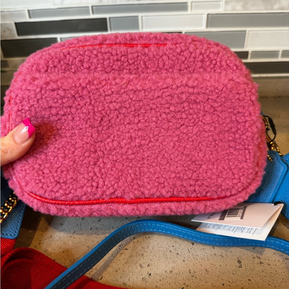 KURT GEIGER - Chiswick High Pile Fleece Camera Bag - Picture 3 of 4
